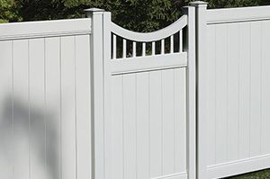 vinyl fence and gate installation